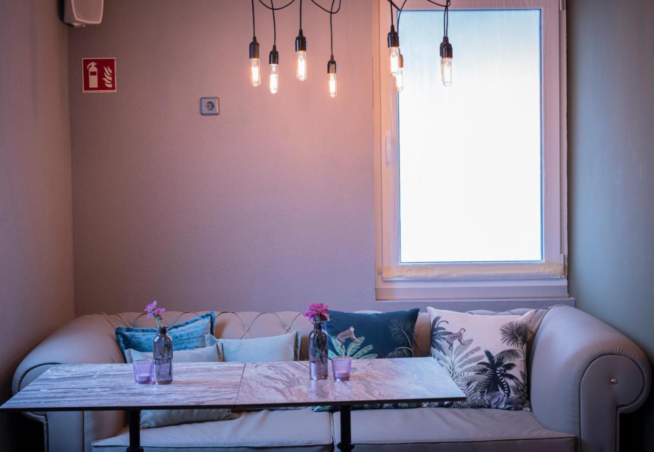 Village Bistro & Bar Fremdenzimmer Dettingen an der Erms المظهر الخارجي الصورة